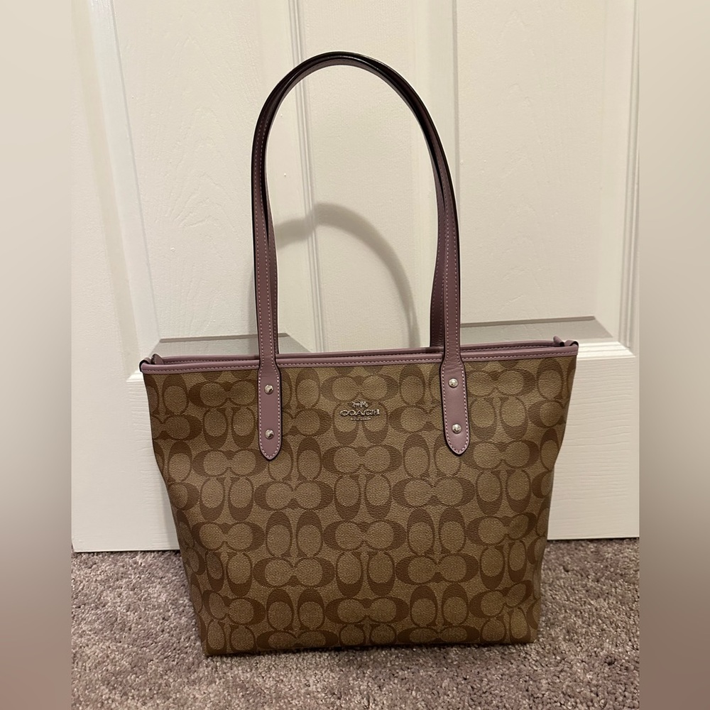 Coach tote purple personal used , used good 90% still new